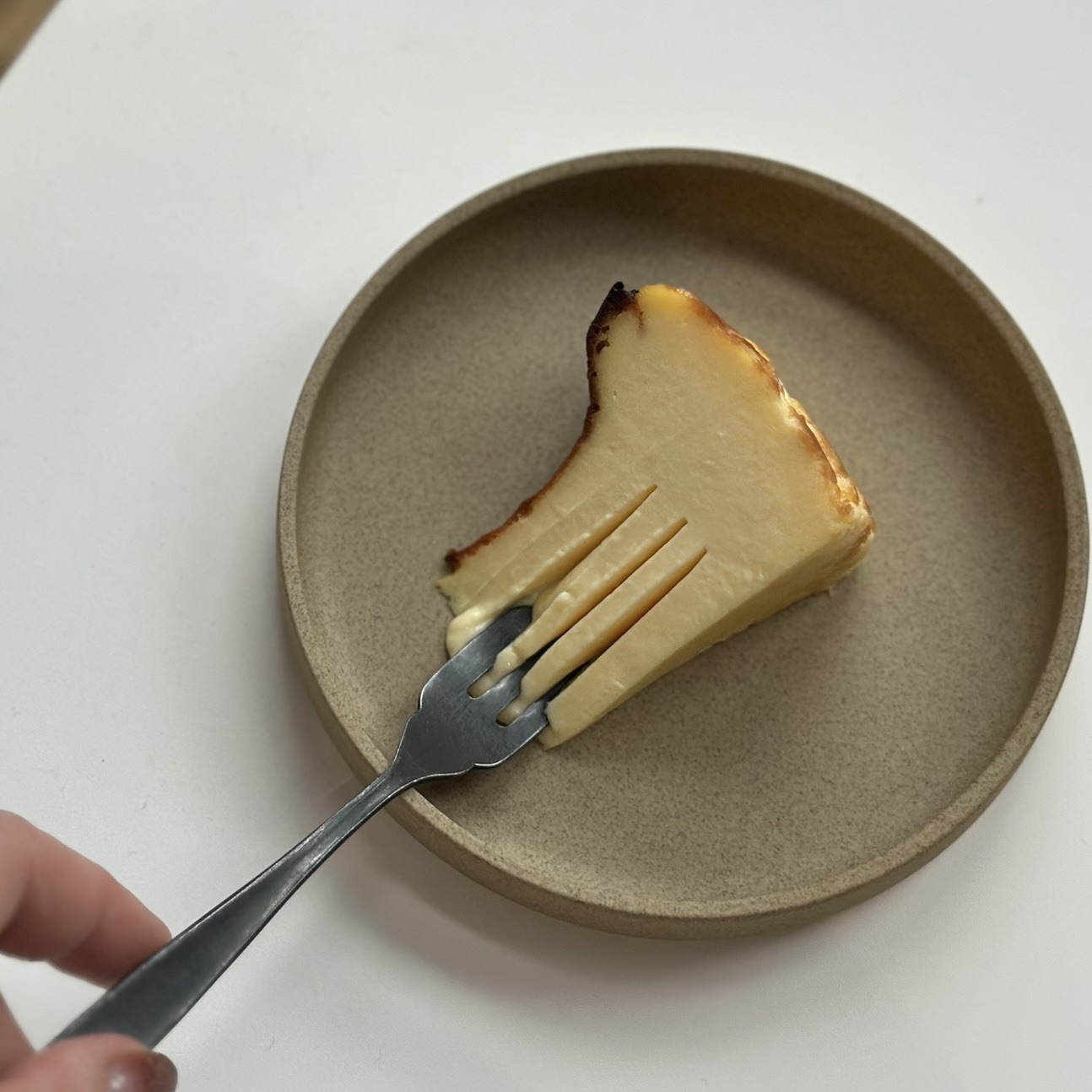 ホワイトバスクチーズケーキ